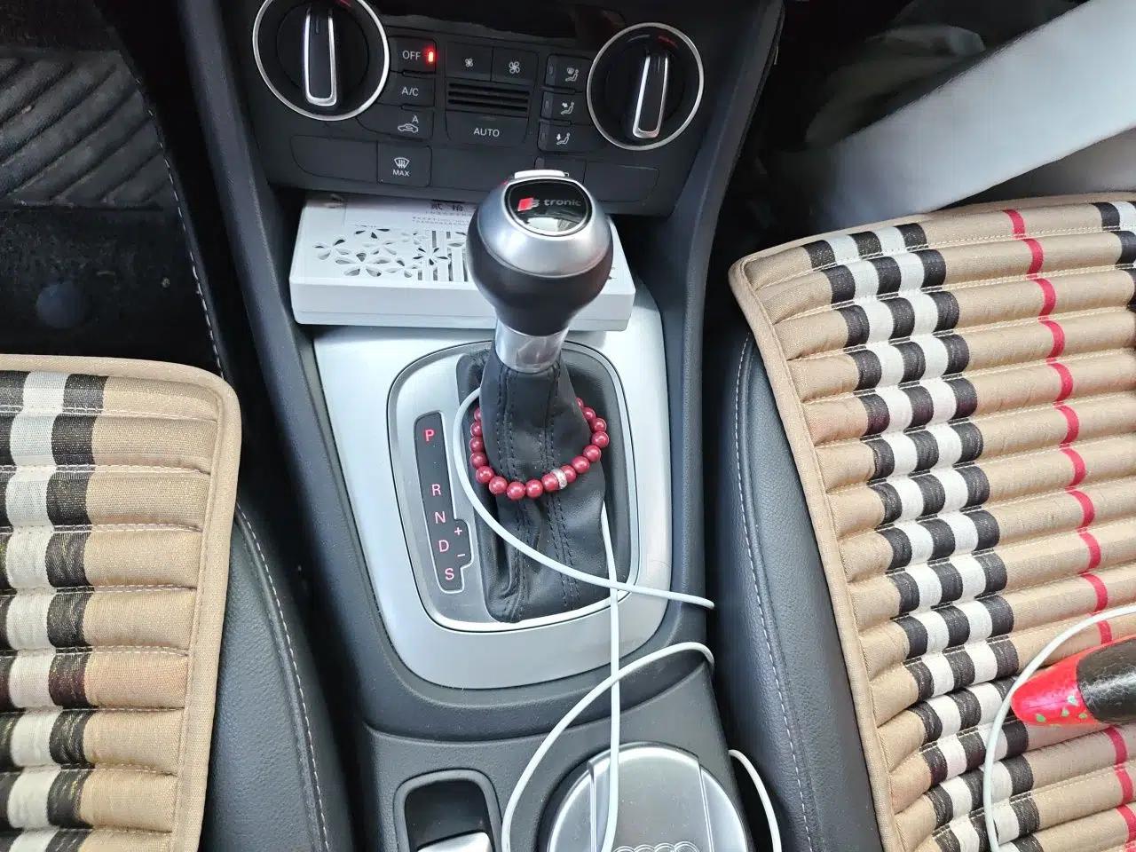 Audi Q3 2018 30th Anniversary Edition 30 TFSI Fashion Model — миниатюра 14