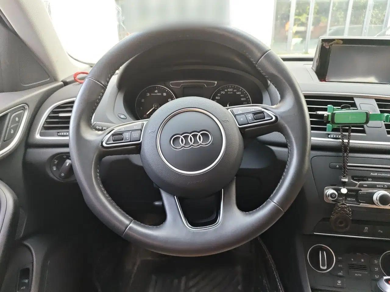 Audi Q3 2018 30th Anniversary Edition 30 TFSI Fashion Model — миниатюра 10