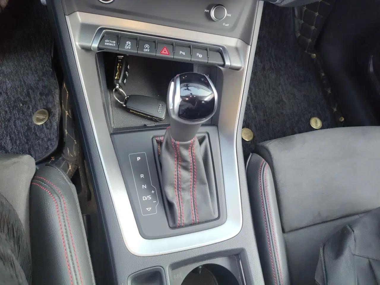 Audi Q3 2022 40 TFSI RS Package Performance Model — миниатюра 14
