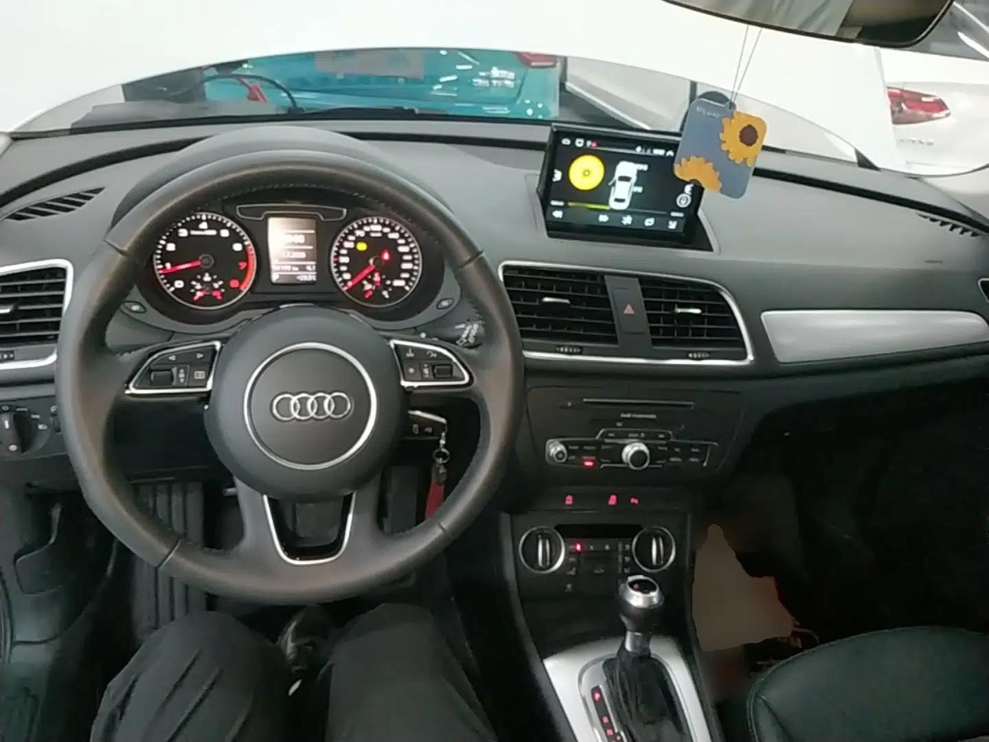 Audi Q3 2018 30th Anniversary Edition 30 TFSI Fashion Model — миниатюра 12
