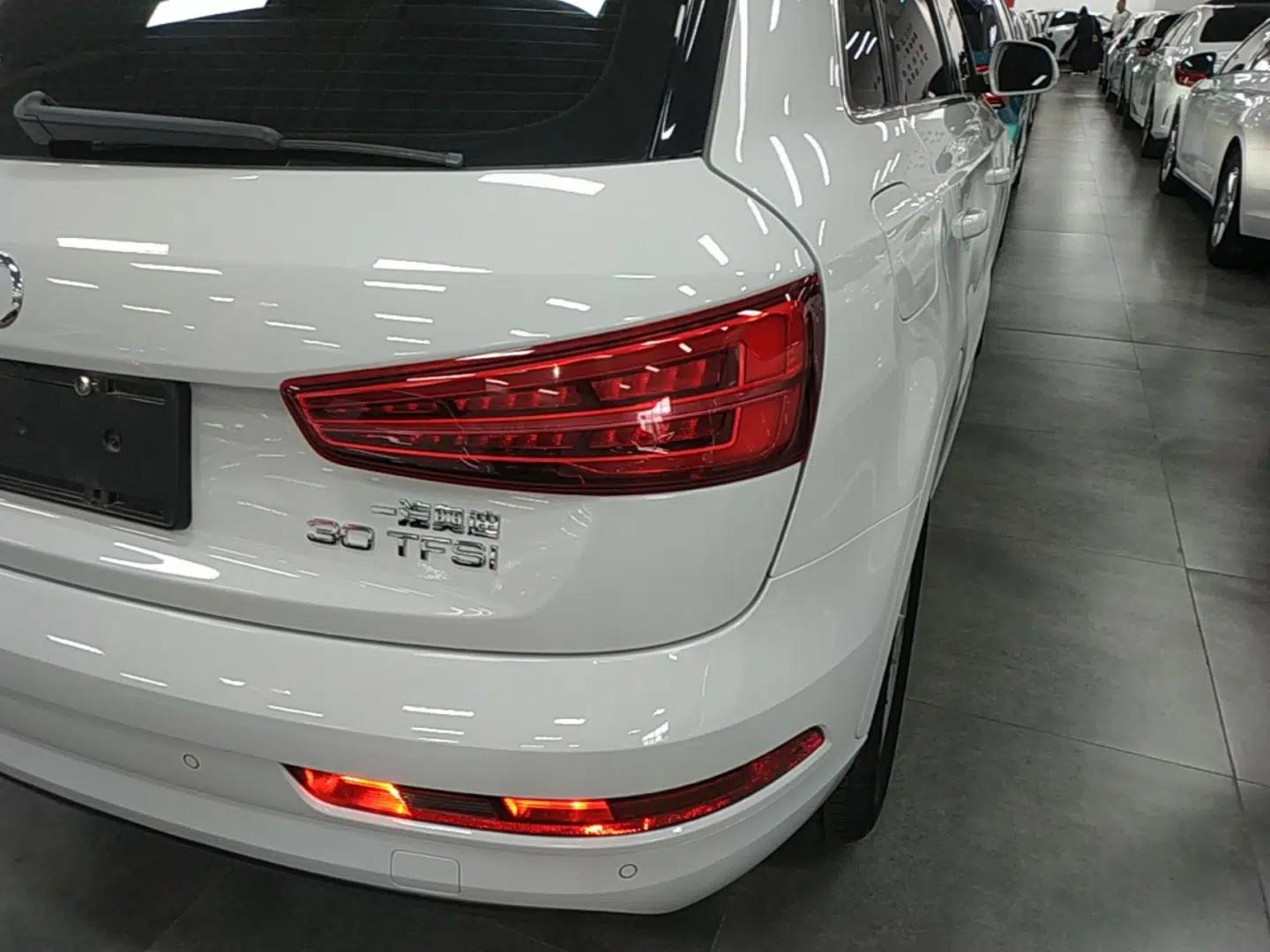 Audi Q3 2018 30th Anniversary Edition 30 TFSI Fashion Model — миниатюра 9