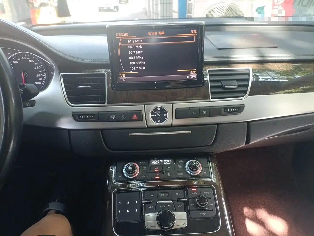 Audi A8 2011 A8L 3.0 TFSI quattro Prestige Edition (245kW) — миниатюра 13