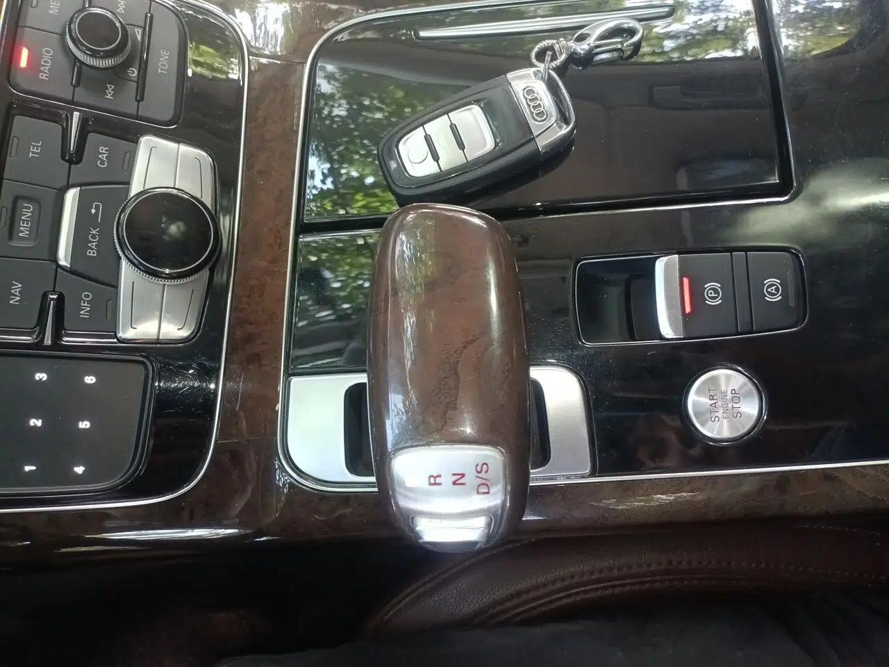 Audi A8 2011 A8L 3.0 TFSI quattro Prestige Edition (245kW) — миниатюра 14