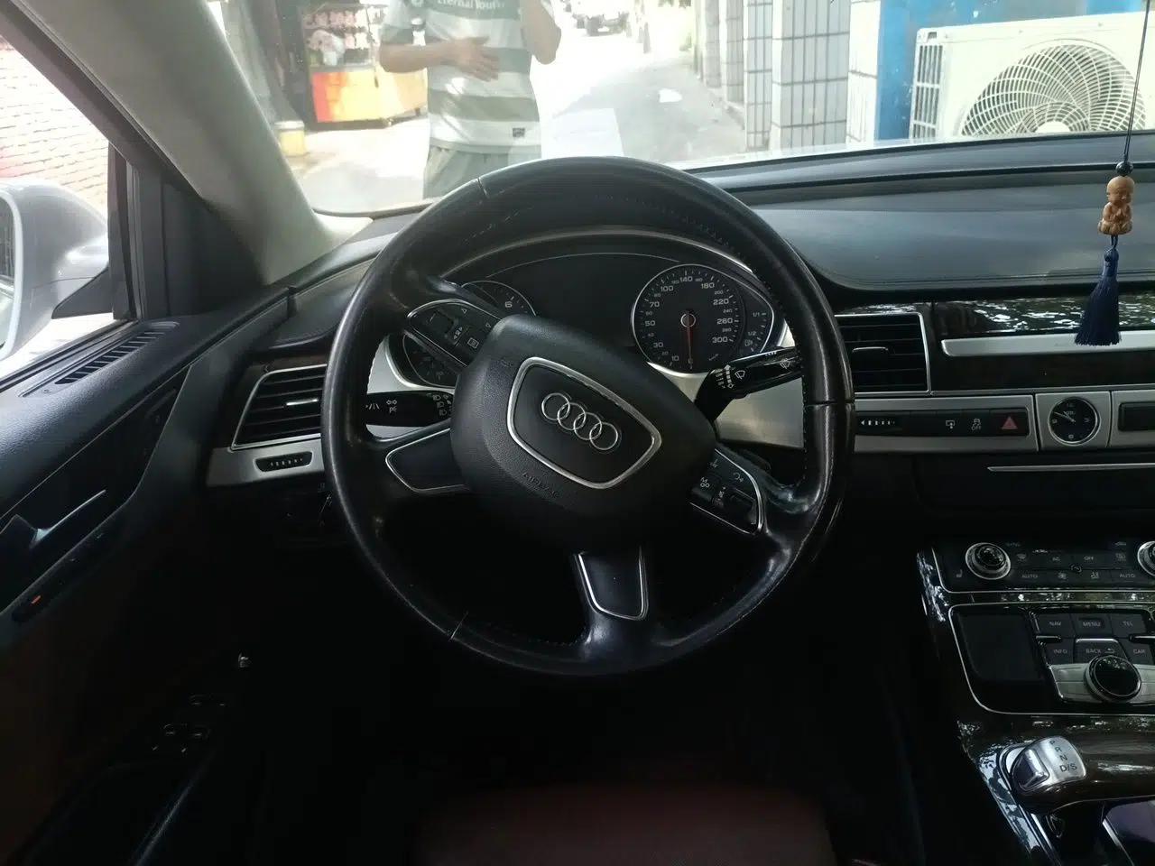Audi A8 2011 A8L 3.0 TFSI quattro Prestige Edition (245kW) — миниатюра 10