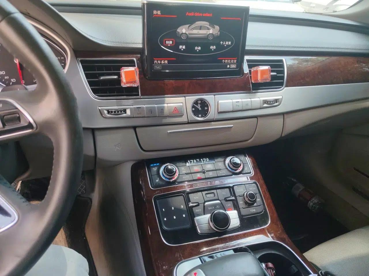 Audi A8 2013 A8L 45 TFSI quattro Luxury Model — миниатюра 13