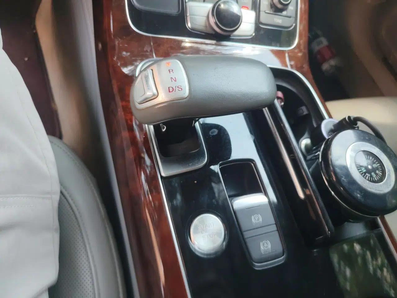 Audi A8 2013 A8L 45 TFSI quattro Luxury Model — миниатюра 14