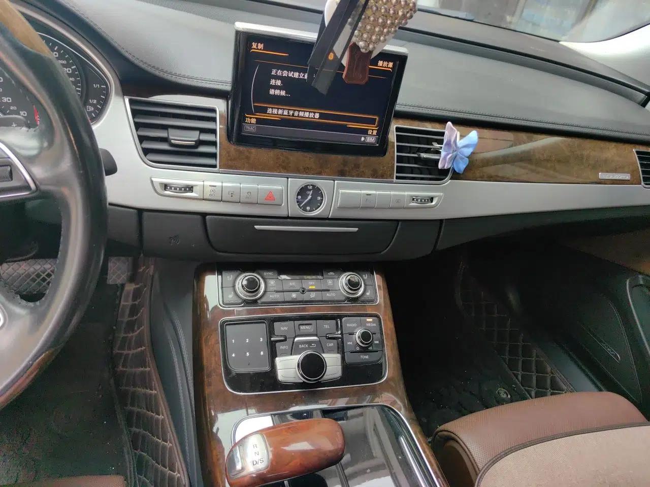 Audi A8 2014 A8L 45 TFSI quattro Luxury Model — миниатюра 13