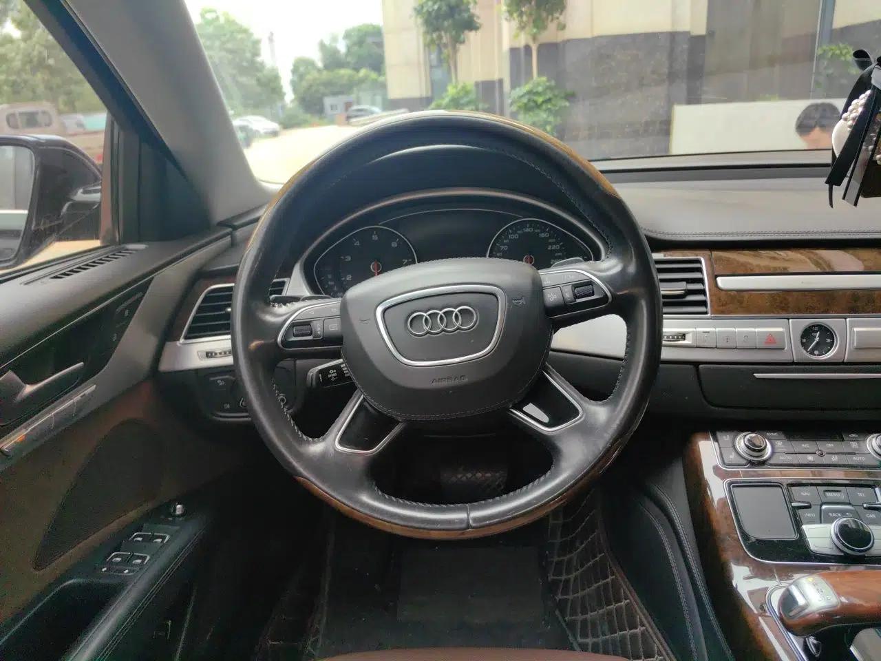 Audi A8 2014 A8L 45 TFSI quattro Luxury Model — миниатюра 10