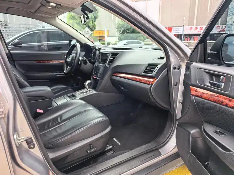 Outback 2010 2.5i Luxury Navigation Edition — миниатюра 11