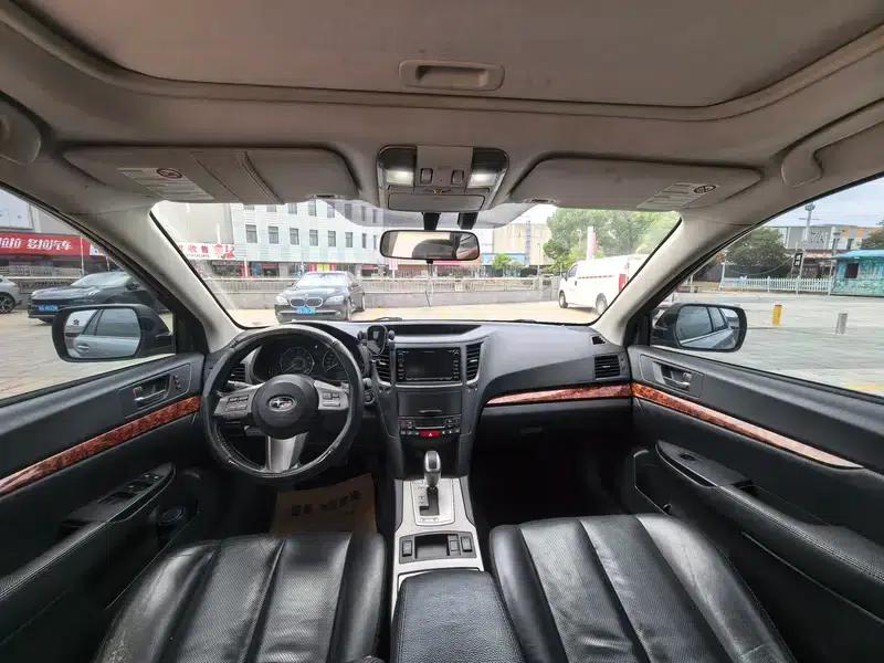 Outback 2010 2.5i Luxury Navigation Edition — миниатюра 8