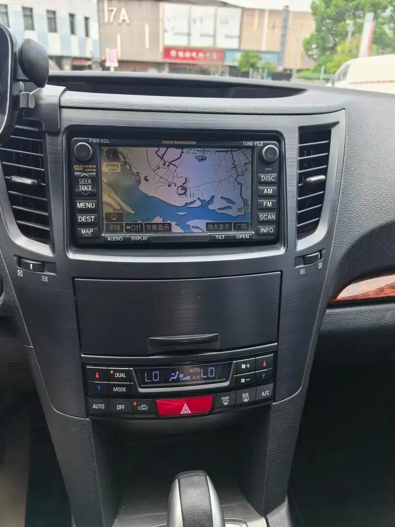 Outback 2010 2.5i Luxury Navigation Edition — миниатюра 9
