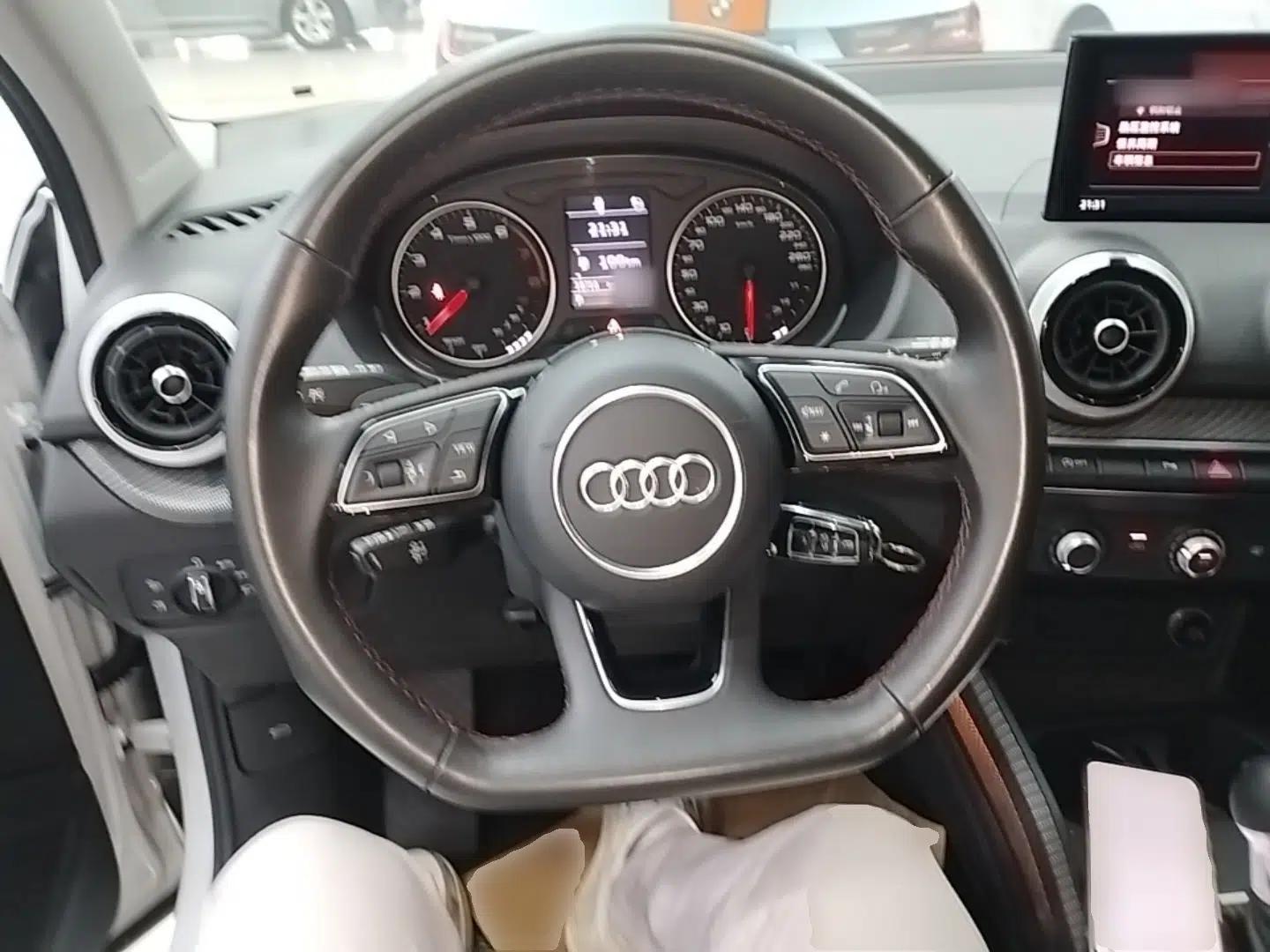 Audi Q2L 2022 35 TFSI Progressive Dynamic Edition — миниатюра 13