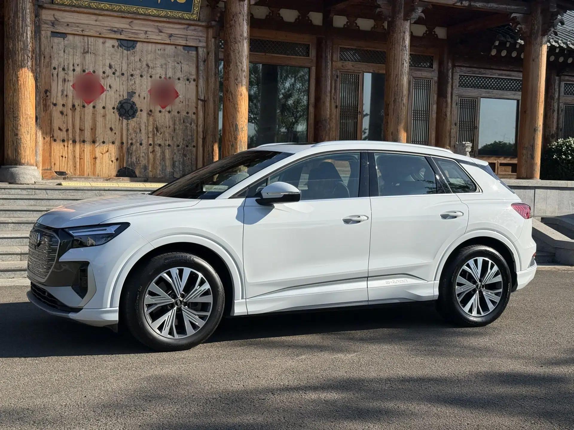 Audi Q4 e-tron 2024 40 e-tron Adventure Edition — миниатюра 1