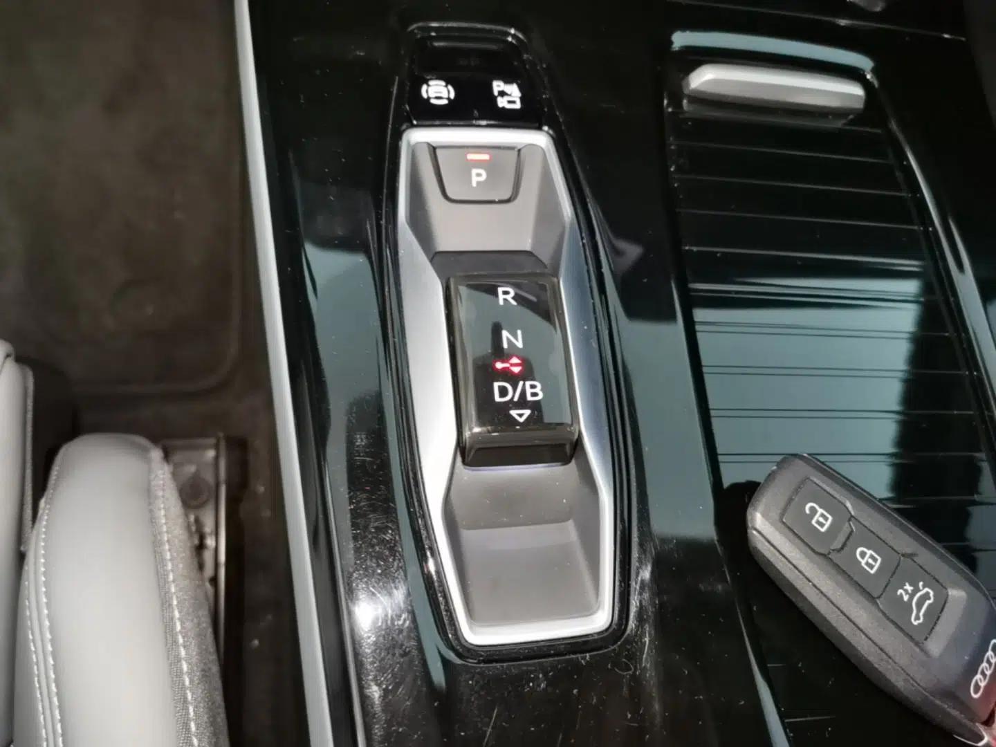 Audi Q6L e-tron 2026 First Launch Navigation Edition — миниатюра 16