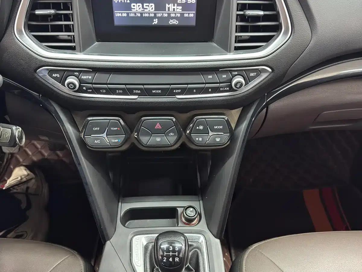 Trumpchi GS4 2015 200T Manual Elite Edition — миниатюра 12
