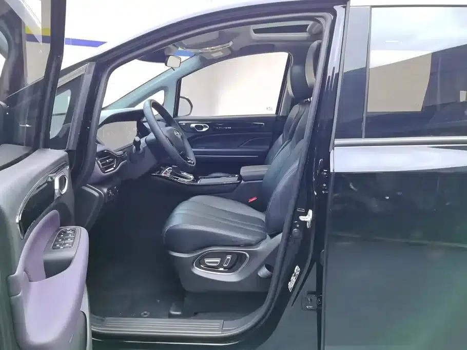 Trumpchi M6 2025 MAX 270T WDCT Luxury Edition — миниатюра 9