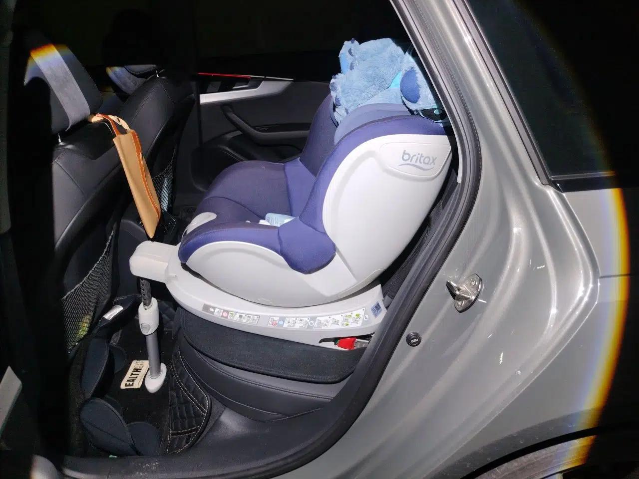 Audi A4 2022 Avant 40 TFSI Fashion Dynamic Model — миниатюра 17