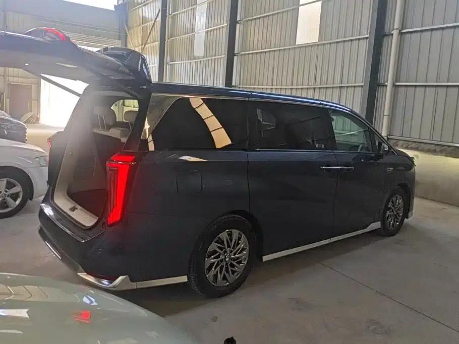 Trumpchi Aspiration M8 2025 Qiankun Series Ultra First Class — миниатюра 3