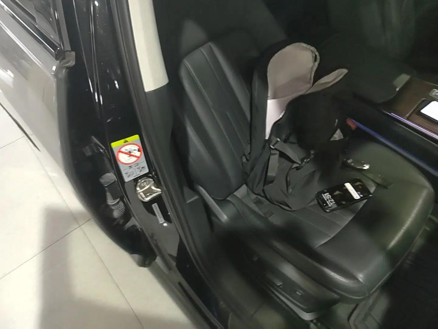Audi A6 2021 allroad quattro Explorer 55 TFSI Prestige Off-Road Model — миниатюра 19