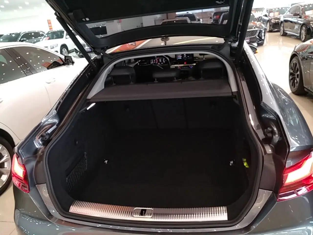 Audi A5 2024 Sportback 40 TFSI quattro Luxury Dynamic Model — миниатюра 27