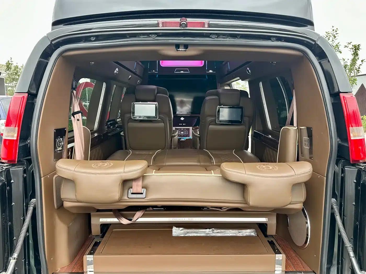 2017 SAVANA 6.0L G660S Premium All-Terrain Edition — миниатюра 16