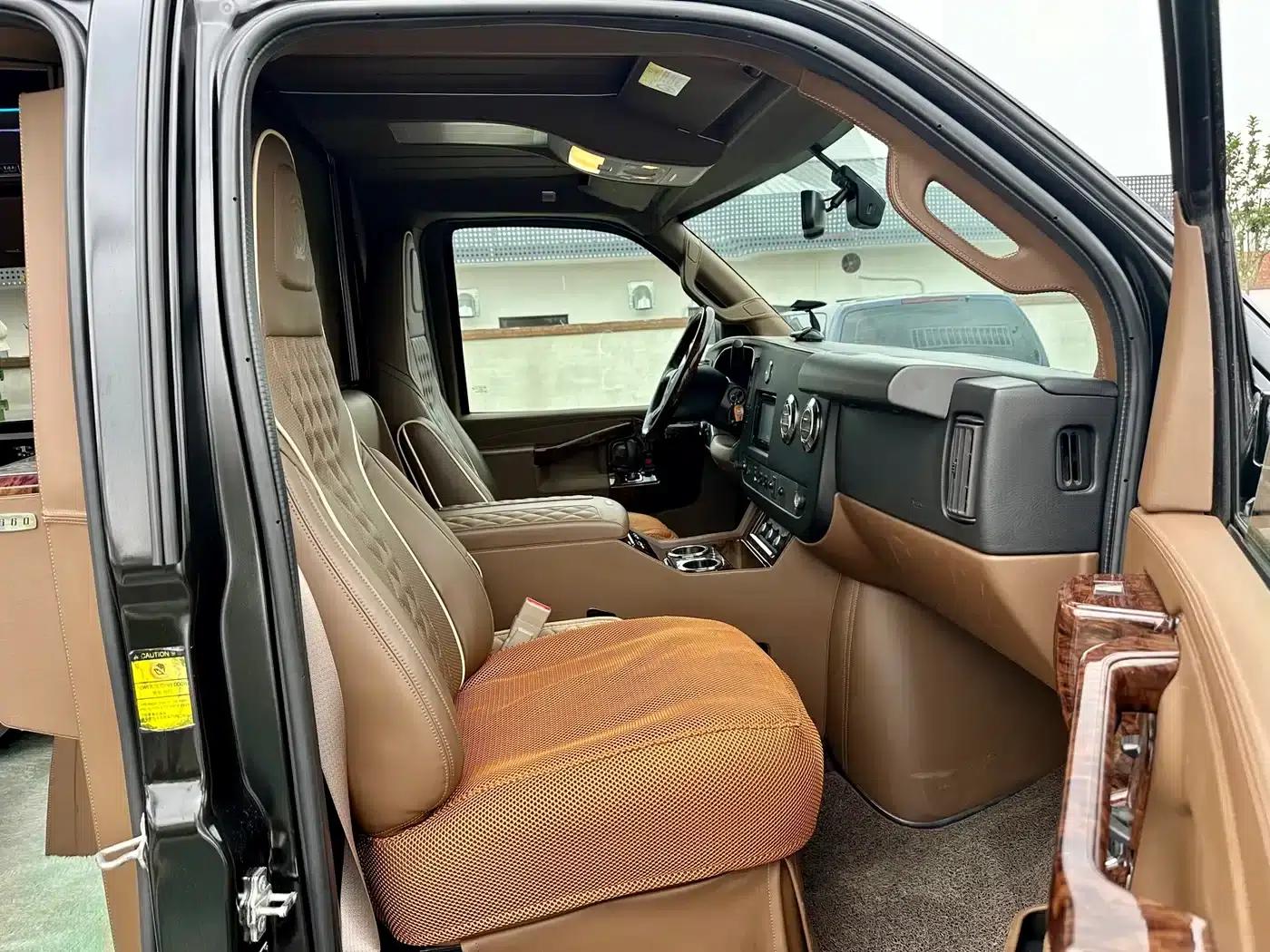 2017 SAVANA 6.0L G660S Premium All-Terrain Edition — миниатюра 18