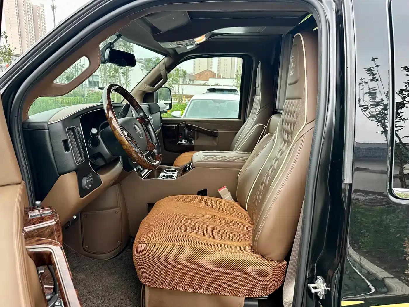 2017 SAVANA 6.0L G660S Premium All-Terrain Edition — миниатюра 6