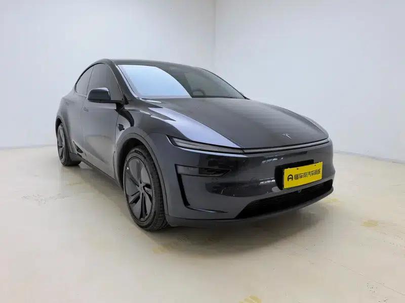 Model Y 2025 Long Range All-Wheel Drive First Edition — миниатюра 3