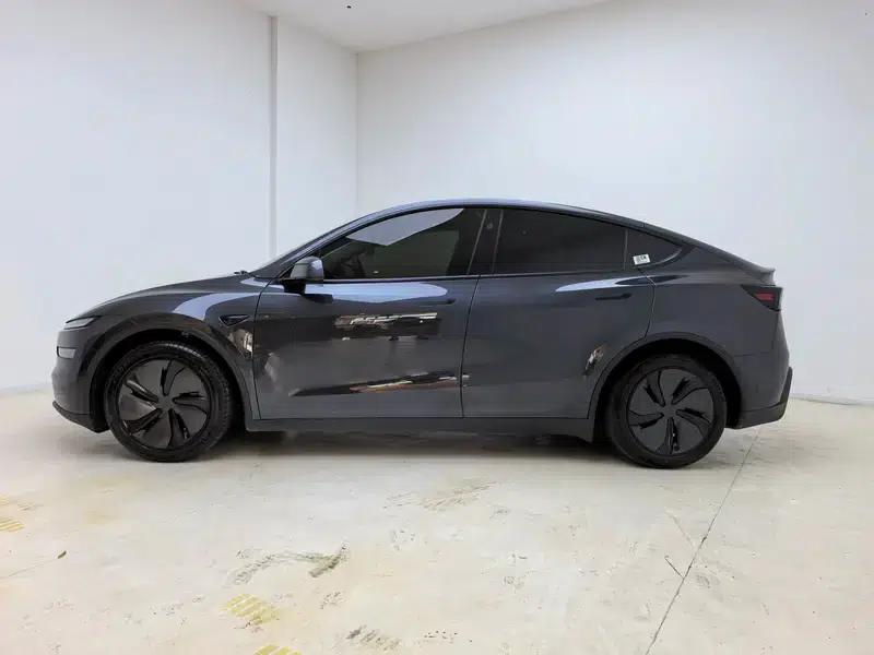 Model Y 2025 Long Range All-Wheel Drive First Edition — миниатюра 4