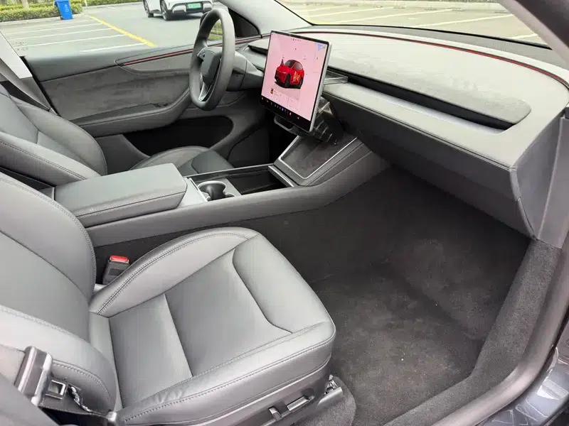 Model Y 2025 Long Range All-Wheel Drive First Edition — миниатюра 10