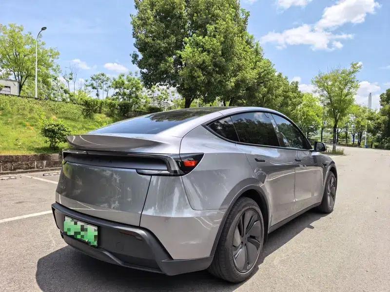 Model Y 2025 Rear-Wheel Drive — миниатюра 6