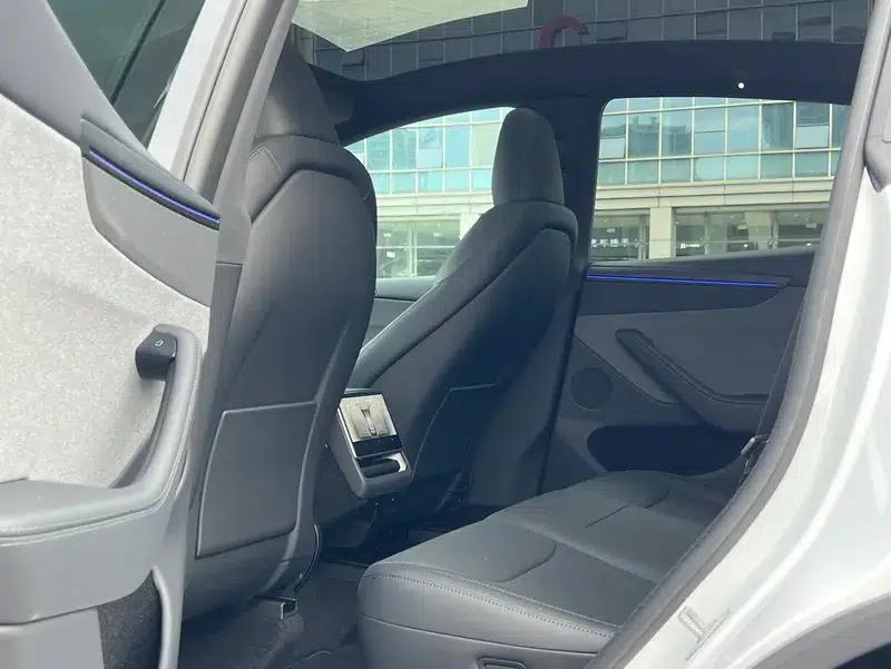 Model Y 2025 Rear-Wheel Drive — миниатюра 13