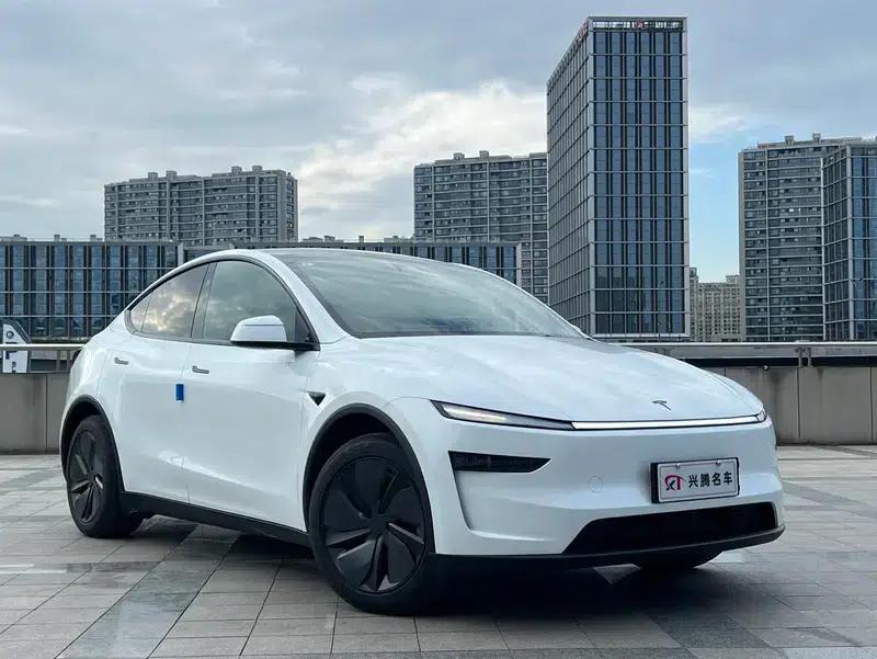 Model Y 2025 Rear-Wheel Drive — миниатюра 3