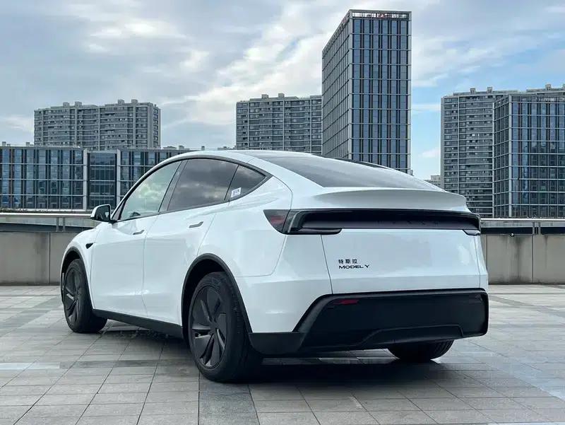 Model Y 2025 Rear-Wheel Drive — миниатюра 4