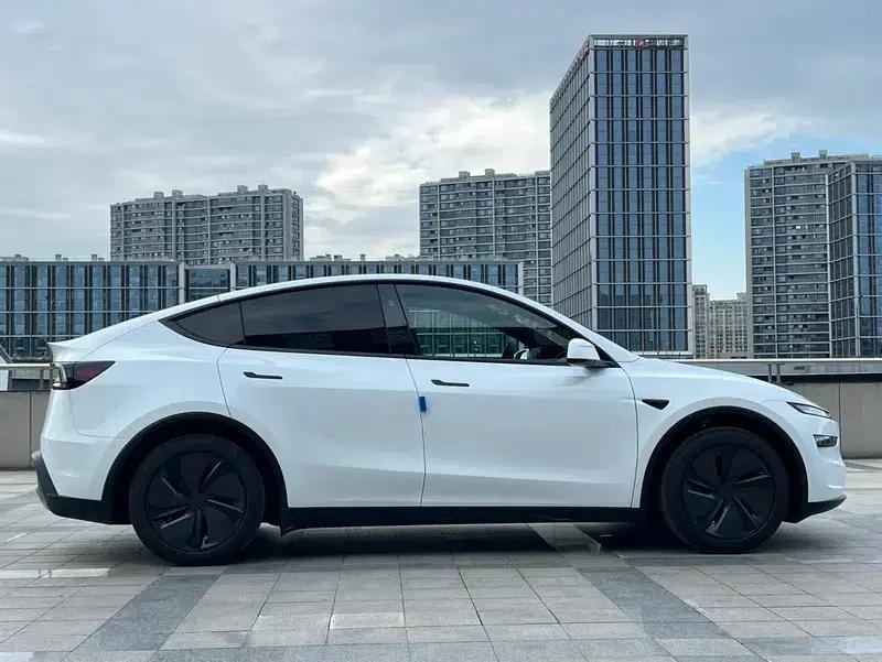 Model Y 2025 Rear-Wheel Drive — миниатюра 7