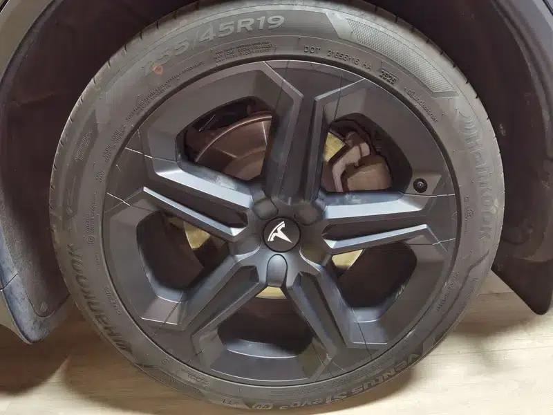 Model Y 2025 Long Range All-Wheel Drive — миниатюра 22