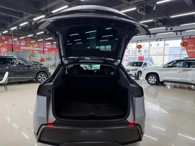 Model Y 2025 Long Range All-Wheel Drive — миниатюра 14