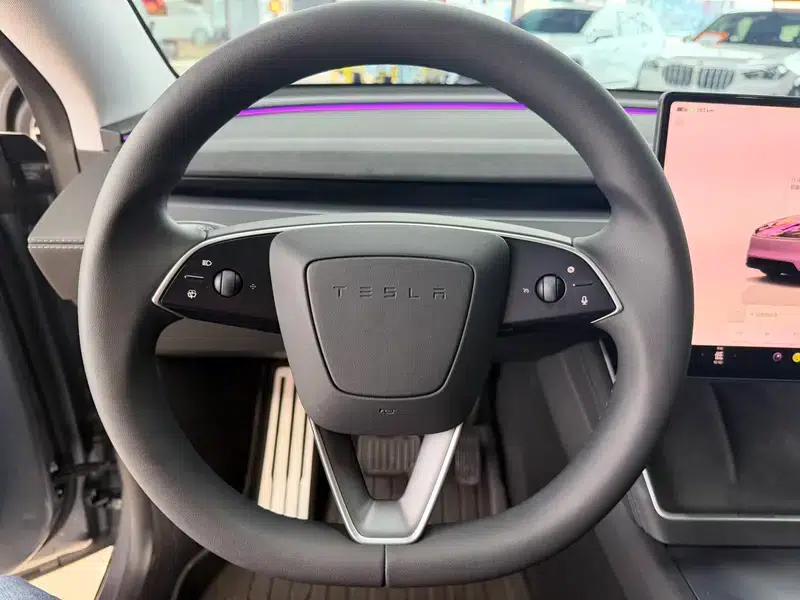 Model Y 2025 Long Range All-Wheel Drive — миниатюра 5