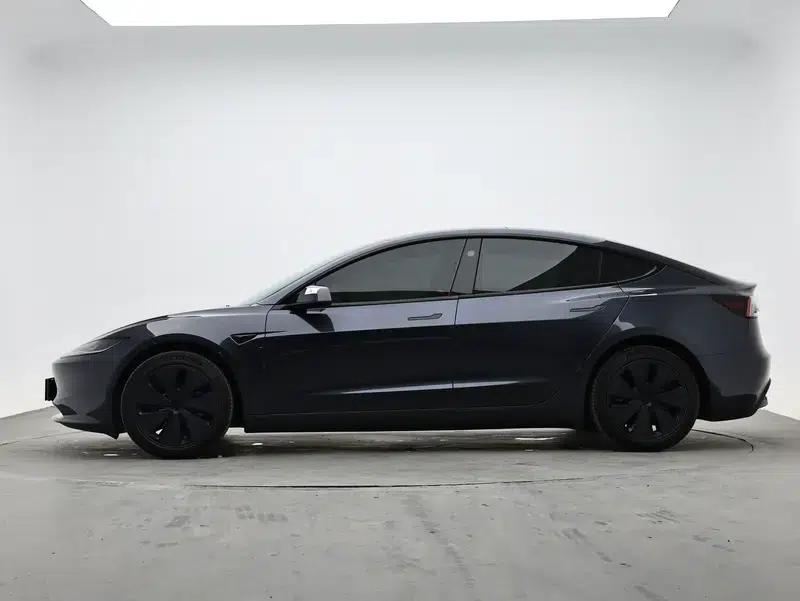 Model 3 2025 Rear-Wheel Drive — миниатюра 4