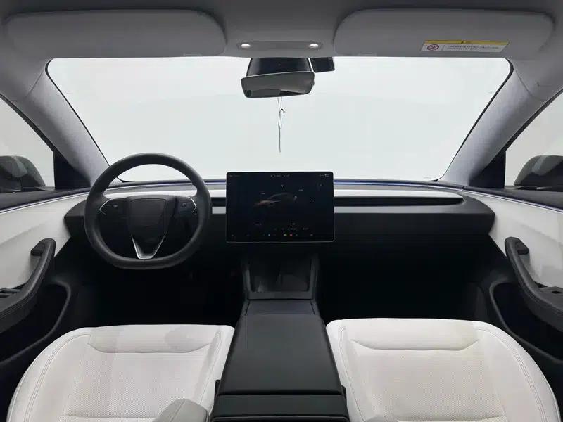 Model 3 2023 Rear-Wheel Drive — миниатюра 14