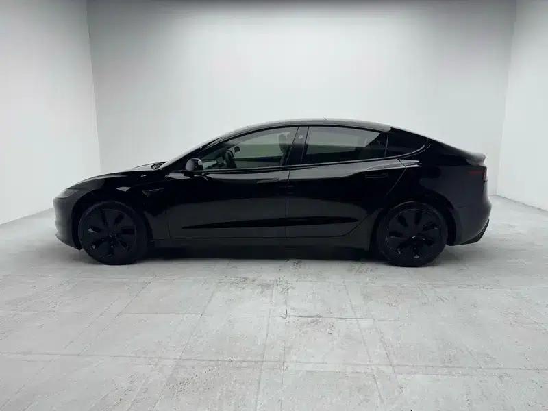 Model 3 2023 Rear-Wheel Drive — миниатюра 4