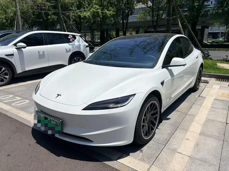 Model 3 2025 Rear-Wheel Drive — миниатюра 1