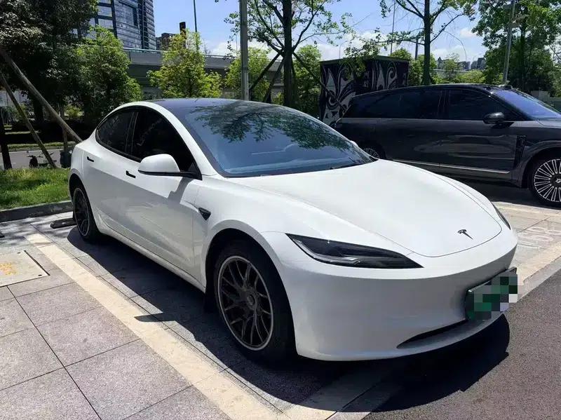Model 3 2025 Rear-Wheel Drive — миниатюра 3