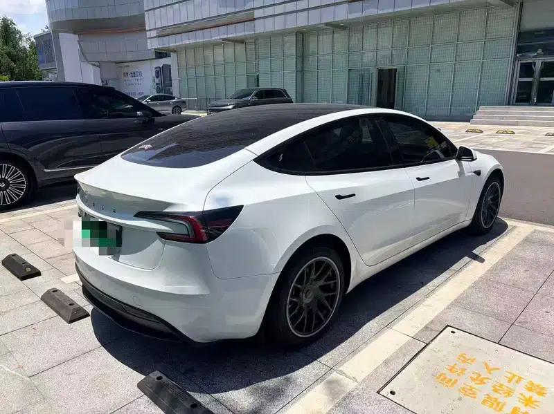 Model 3 2025 Rear-Wheel Drive — миниатюра 4