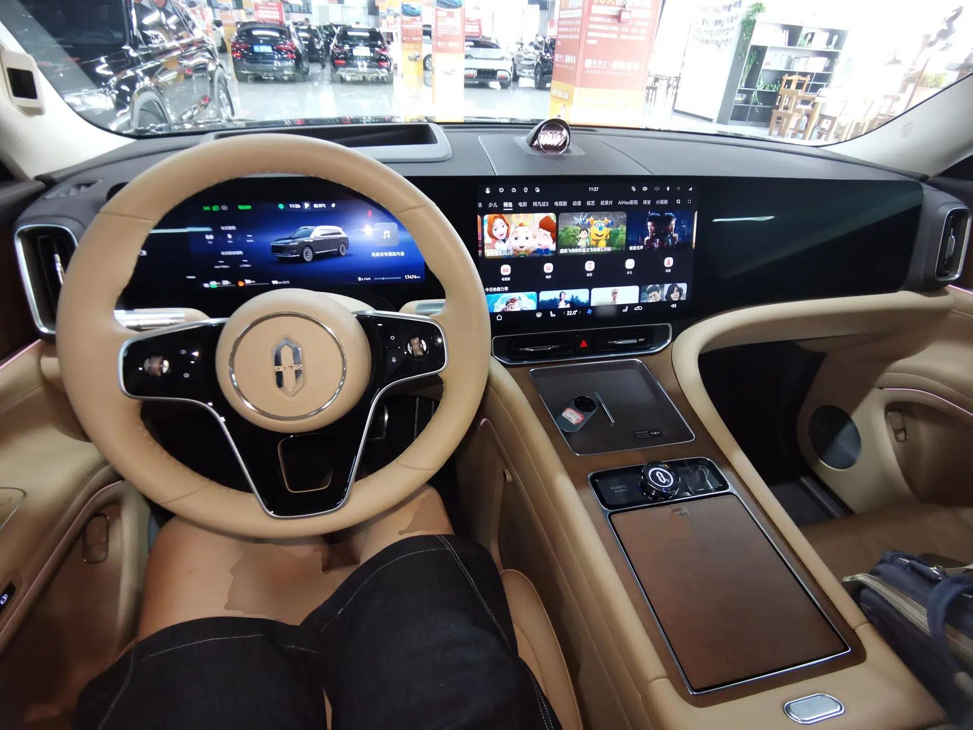 Hima AITO M9 2025 Extended-Range Ultra Version 52 kWh 6-Seater — миниатюра 12