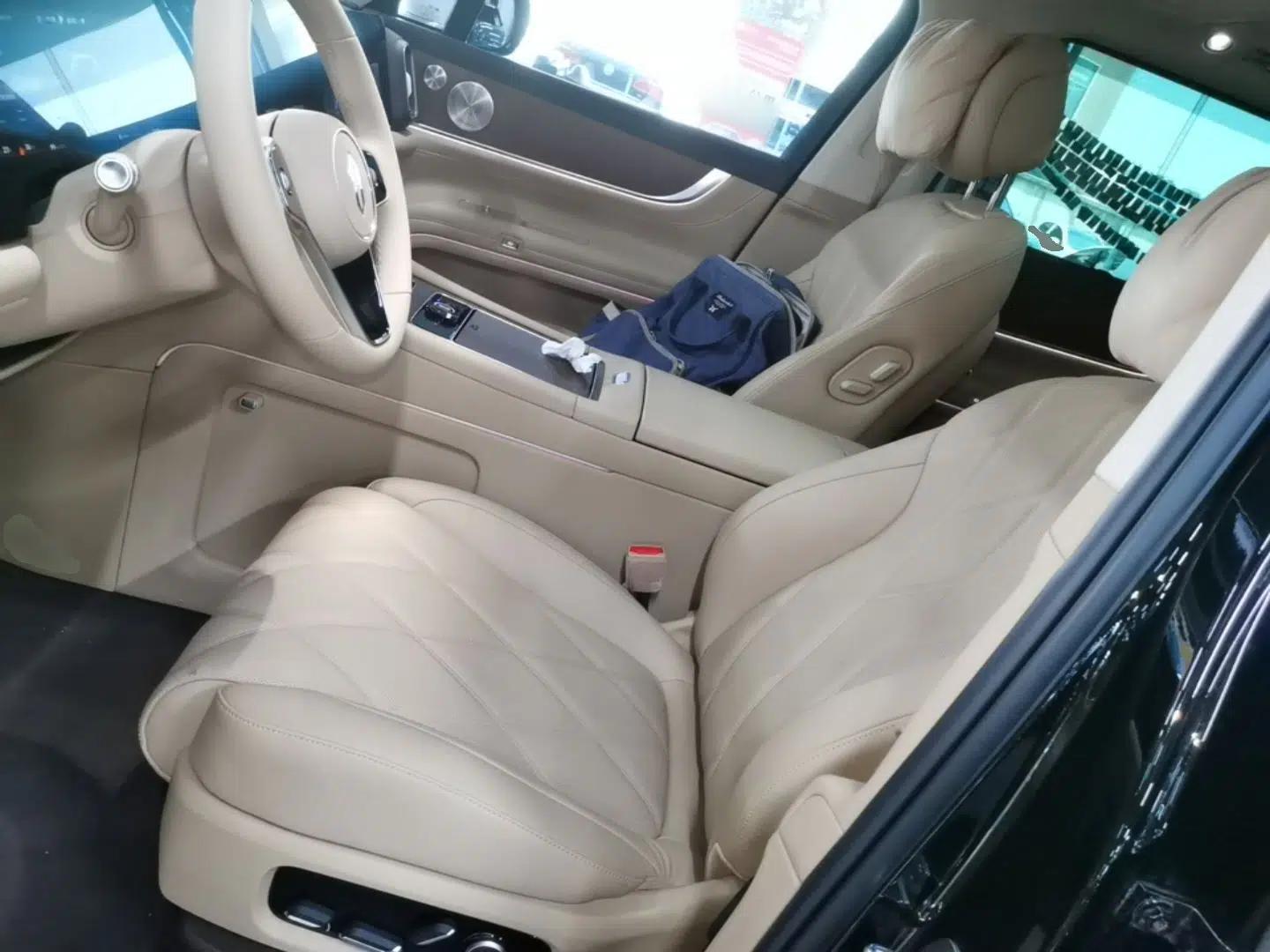 Hima AITO M9 2025 Extended-Range Ultra Version 52 kWh 6-Seater — миниатюра 17
