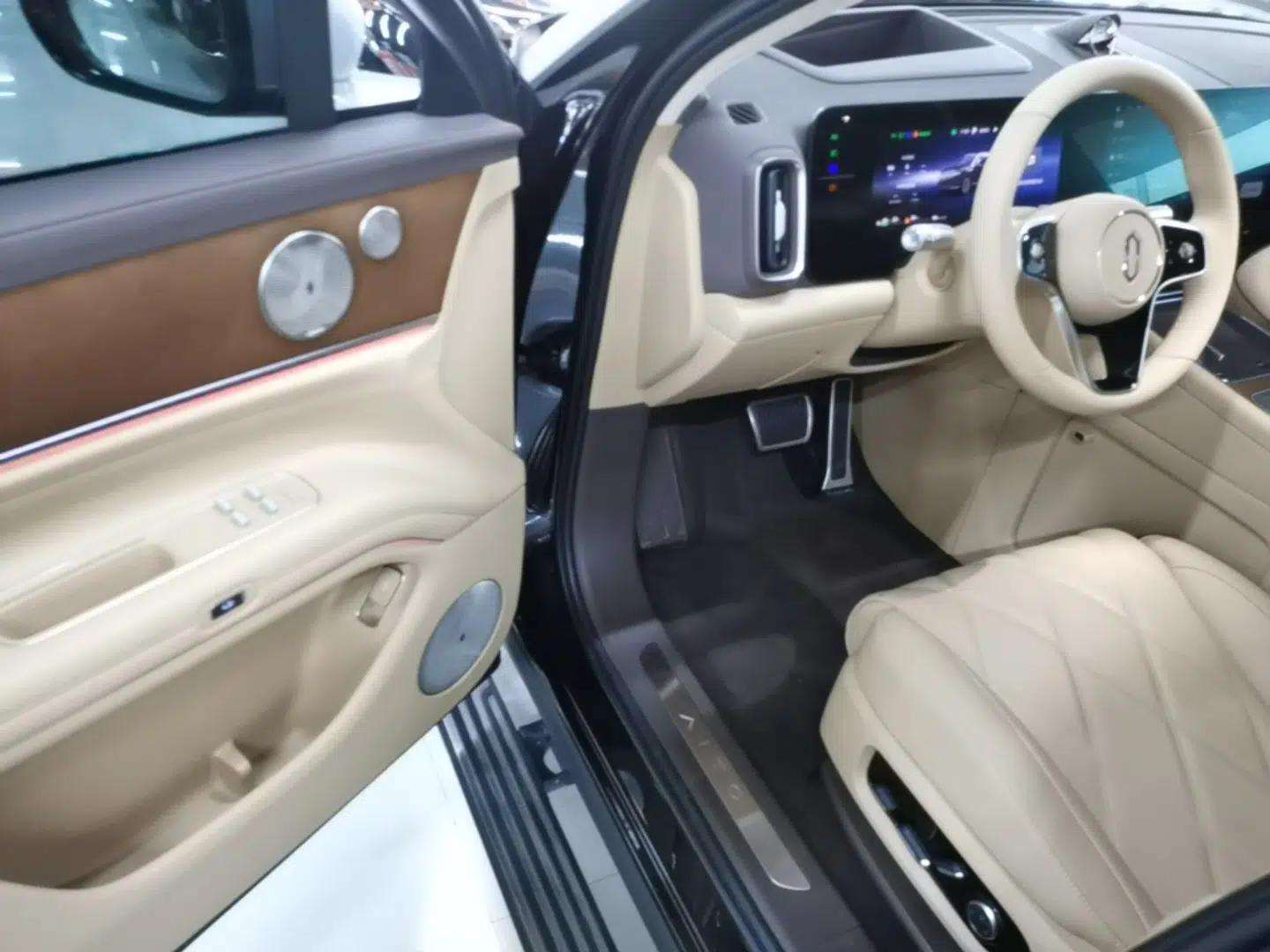 Hima AITO M9 2025 Extended-Range Ultra Version 52 kWh 6-Seater — миниатюра 18