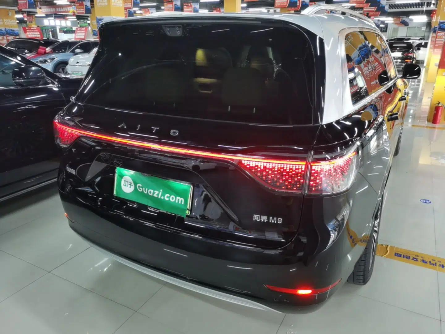 Hima AITO M9 2025 Extended-Range Ultra Version 52 kWh 6-Seater — миниатюра 6