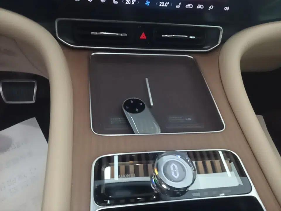 Hima AITO M9 2024 Range-Extended Ultra Version 42 kWh 6-Seater Model — миниатюра 16