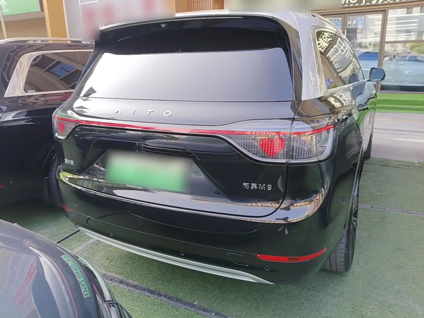 Hima AITO M9 2024 Range-Extended Ultra Version 42 kWh 6-Seater Model — миниатюра 5